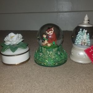 Snowglobes Lion King Music Box